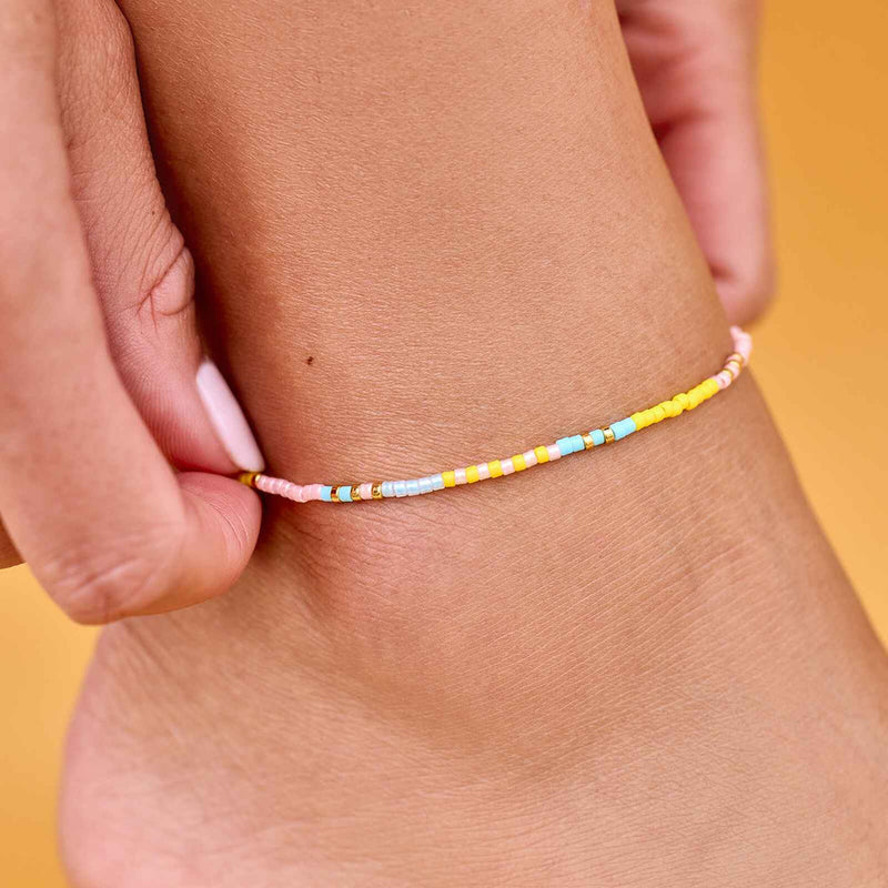 Model wearing Pura Vida Sunset Beach Dream Stretch Anklet