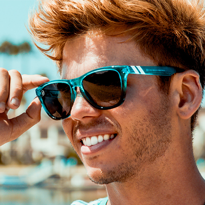 Model wearing L Series Surfliner Polarized